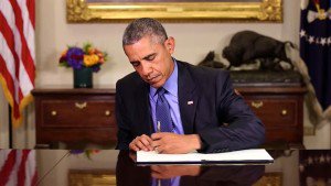 obama-signs-commutations[1]