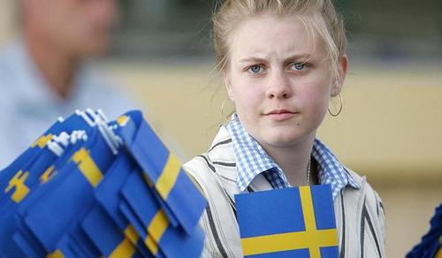 swedish-woman-flags_11