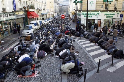 ParisMuslimStreetPrayers