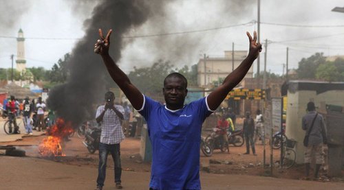 a-protester-in-front-of-a-burning-roadblock-in-ouagadougou-672x3721