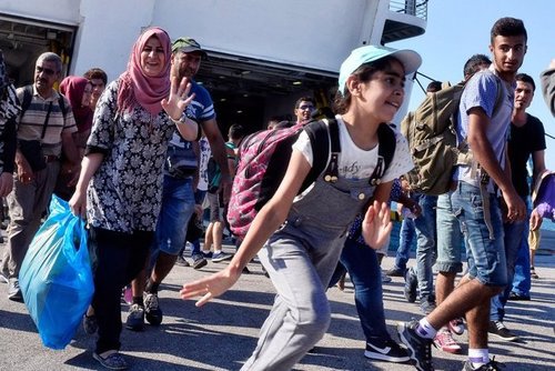 syrian-migrants-athens-ship