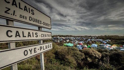 CalaisSignMigrantTentCamp