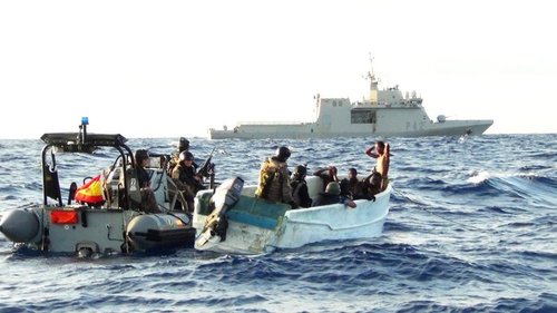 The-boarding-team-from-Spanish-EU-Naval-Force-warship-ESPS-Rayo-board-the-suspicious-skiff-1024x575