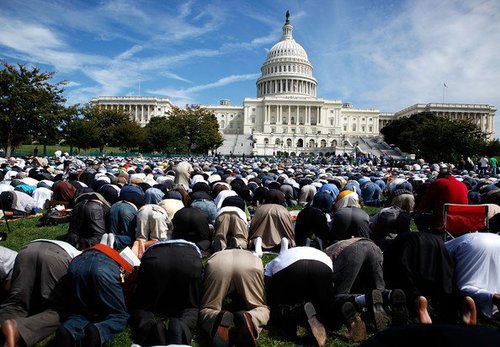 muslims_pray_capitol_large1