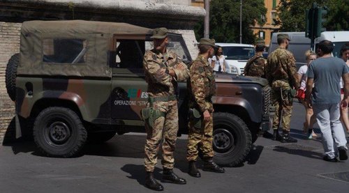 Vatican-Walls-Italian-Army-672x372