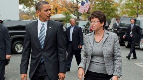 President Barack Obama walks with Senior Advisor Valerie Jarrett across West Executive Avenue to the West Wing of the White House, following a Small Business and Health Insurance Reform event, Oct 29, 2009. 