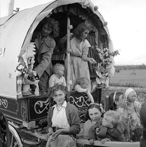 Travellers_Decorated_Caravan_6136023633