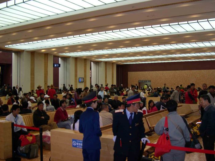 2614-hard-class-waiting-room-lhasa-station