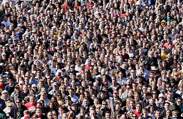 Stewart_rally_crowd_photo_1_