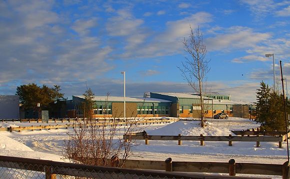 580px-Dene_High_School_1_