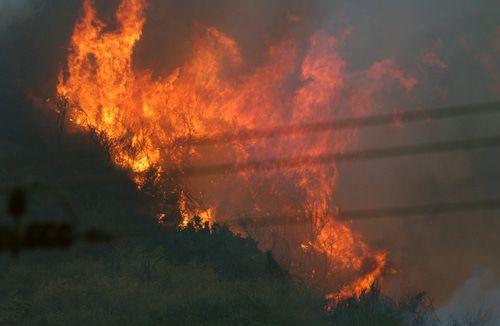 wild-fires-engulf-the-hills-and-mountains-of-simi-valley-california-ca-f036e9-1600