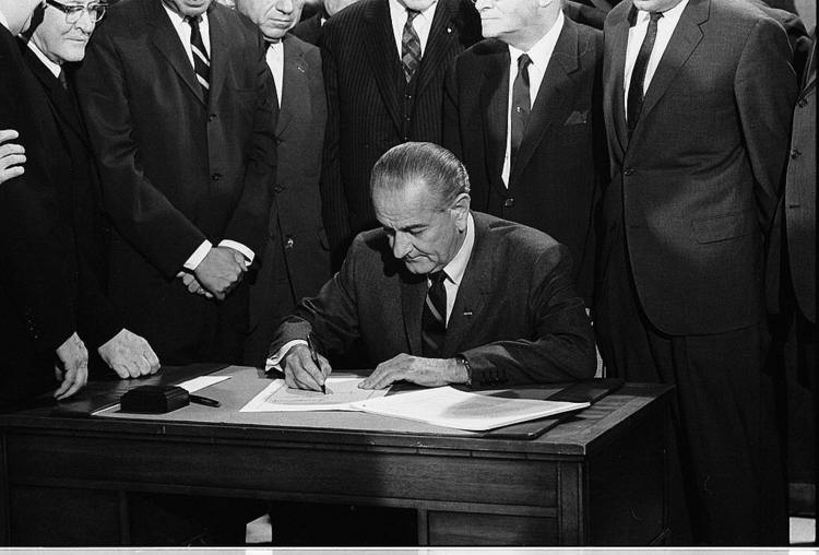 pres-lb-johnson-signs-the-1968-civil-rights-bill-wkl-1024_1_