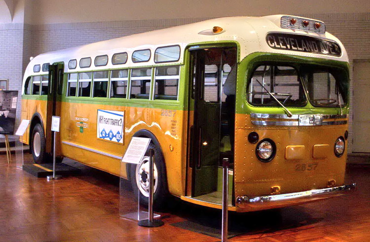 Rosa_parks_bus_1_